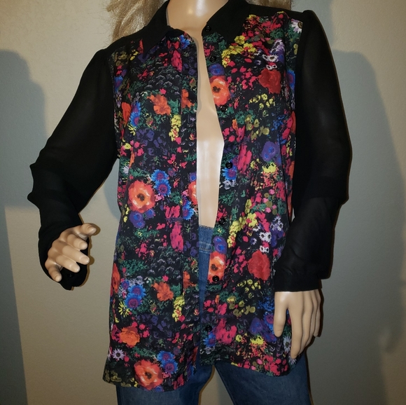 Forever 21 Tops - 🔥F21 Colorful Button Down | Sz M